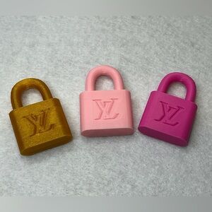 LV Plastic Locks Gold Pinks